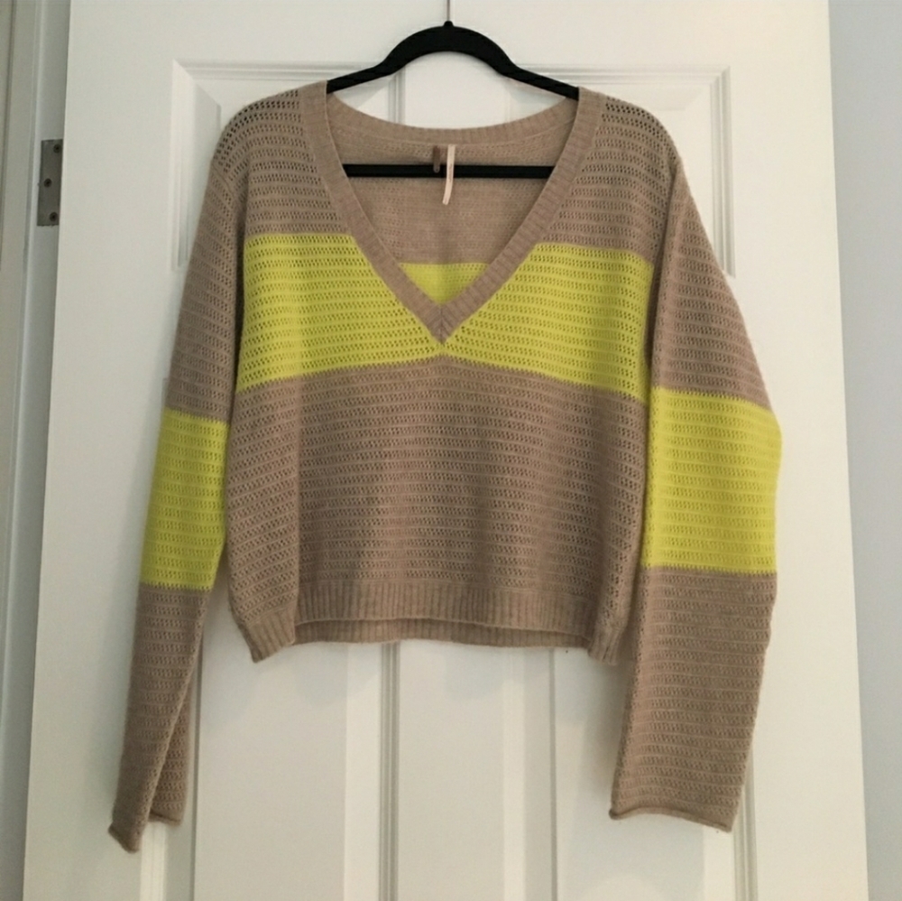 Free People 100% Cashmere Tan & Neon lime v neck sweater S